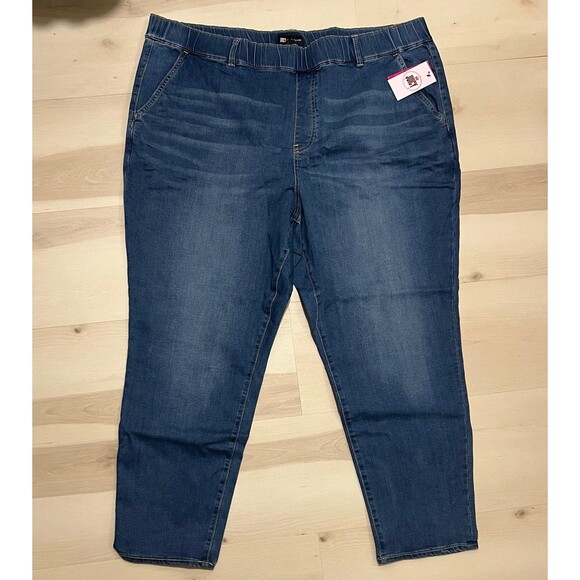 NEW Juicy Couture Plus Size 24W Blue Denim Pull On Elastic Waist Cropped Jeans - Picture 2 of 8